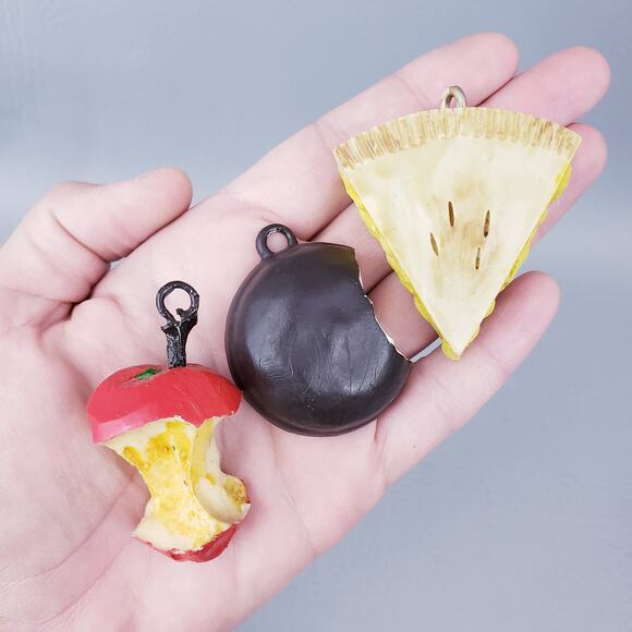 1970s Vintage Pie Slice, Moonpie, Apple Core Necklace Pendant Novelty Food Charm - Picture 2 of 8